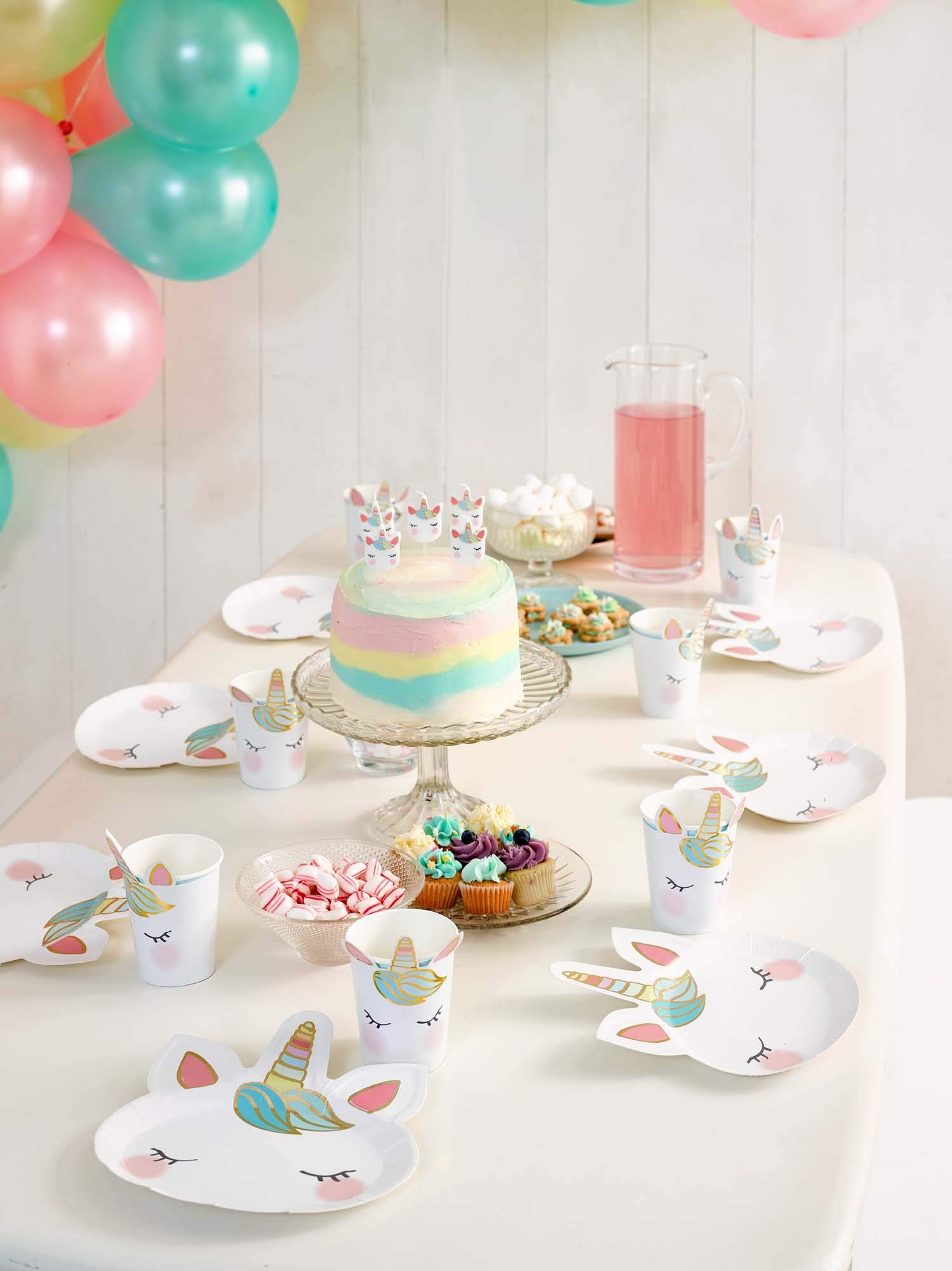 Talking Tables 8 x 9oz Unicorn Face Paper Cups for Kids Unicorn Birthday Party, Pastel Pink with Gold Foil, Bridal Shower, Baby Shower, Wedding, 9oz 250ml