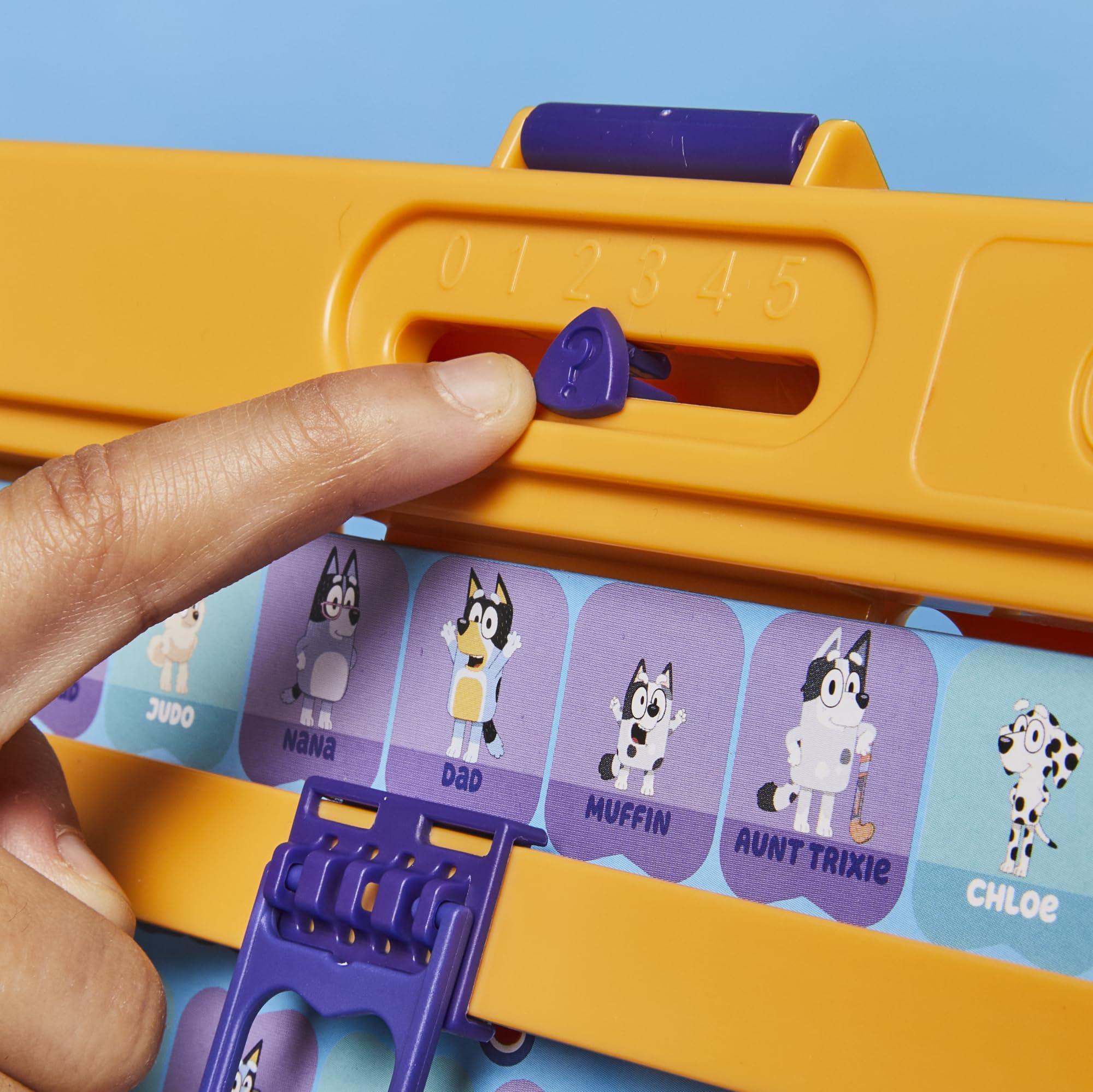 Hasbro Gaming Guess Who? Bluey Edition Game | Bluey Characters and Objects | Fun Kids Board Games for Families | 2 Players | 15 Mins. | Travel Friendly | Ages 6+
